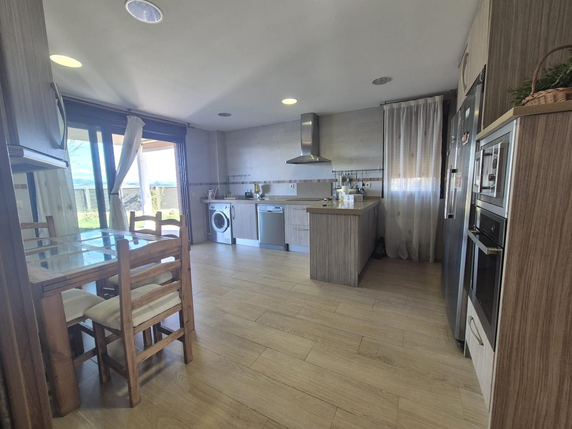 Kitchen of House or chalet for sale in Villamantilla  with Private garden and Swimming Pool