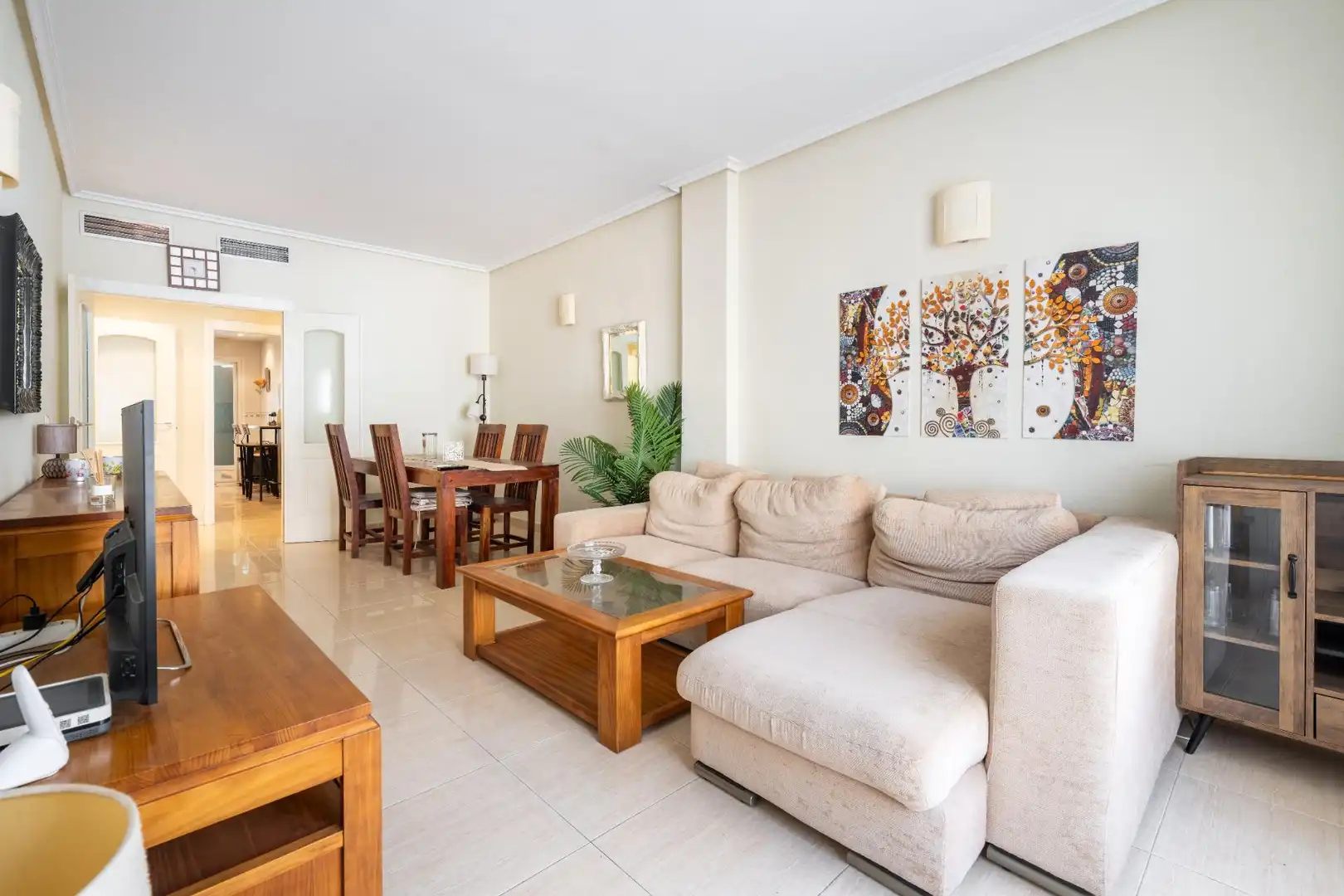 Sala d'estar de Pis en venda en Roquetas de Mar amb Aire condicionat, Jardí privat i Terrassa