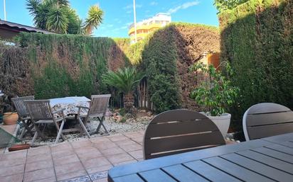 Jardí de Casa adosada en venda en Alicante / Alacant amb Aire condicionat i Terrassa