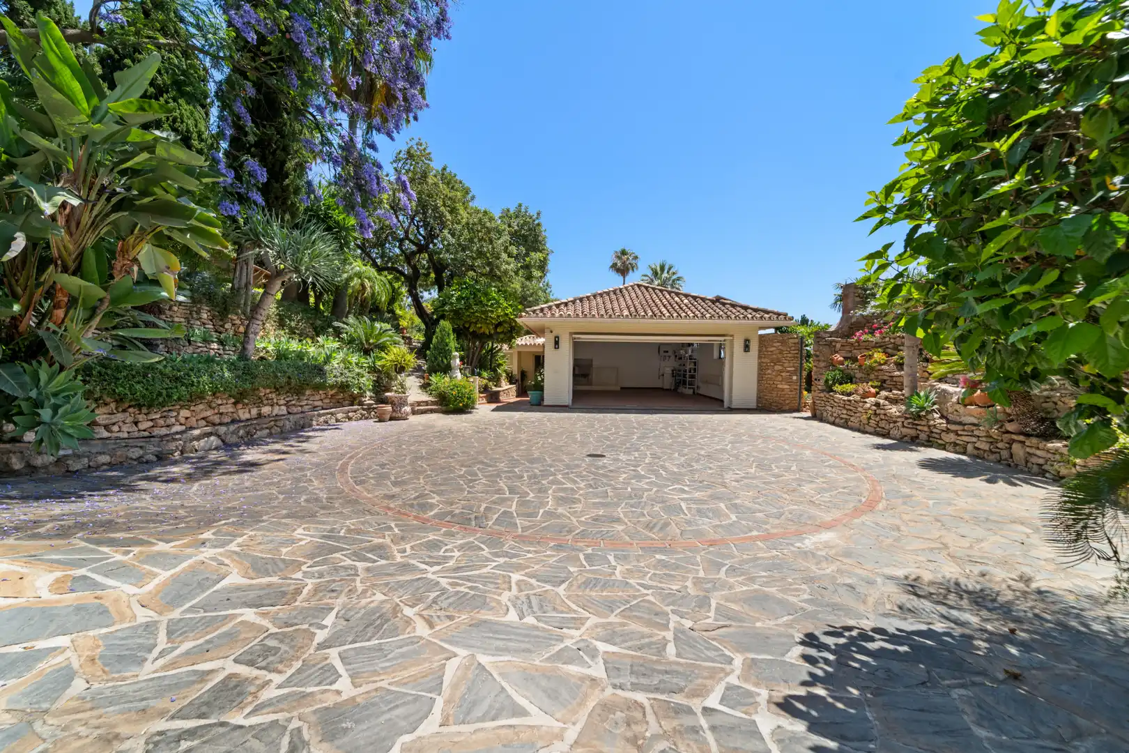 Vista exterior de Casa o xalet en venda en Benalmádena amb Aire condicionat, Calefacció i Jardí privat