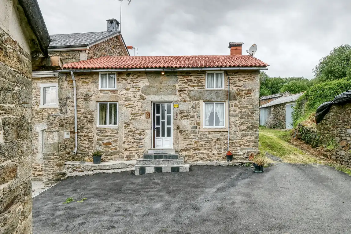 Vista exterior de Casa o xalet en venda en Aranga amb Moblat, Forn i Rentadora