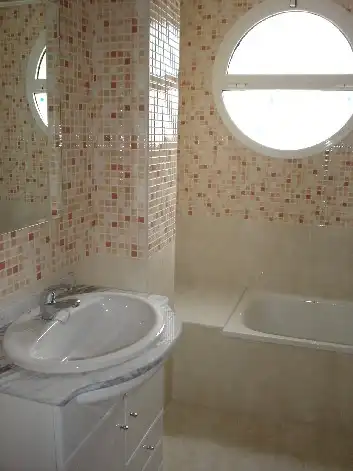 Badezimmer von Dachboden zur Miete in Xeraco mit Terrasse, Möbliert und Ofen