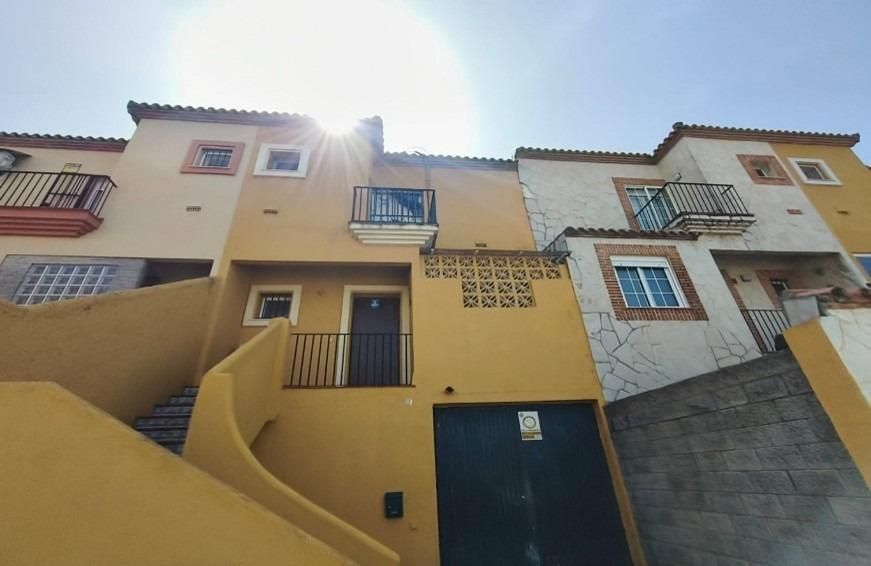 Exterior view of Single-family semi-detached for sale in Algeciras  with Terrace