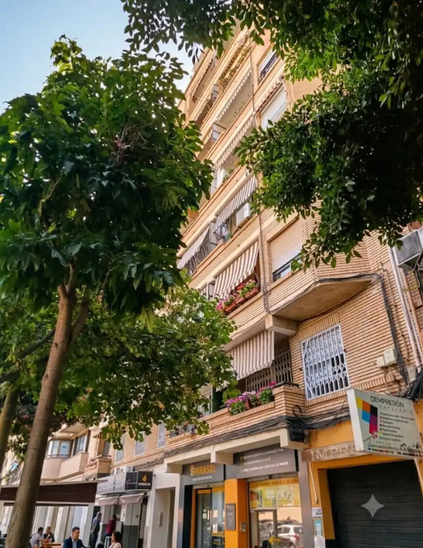 Vista exterior de Piso en venta en Valencia con Balcón y Alarma