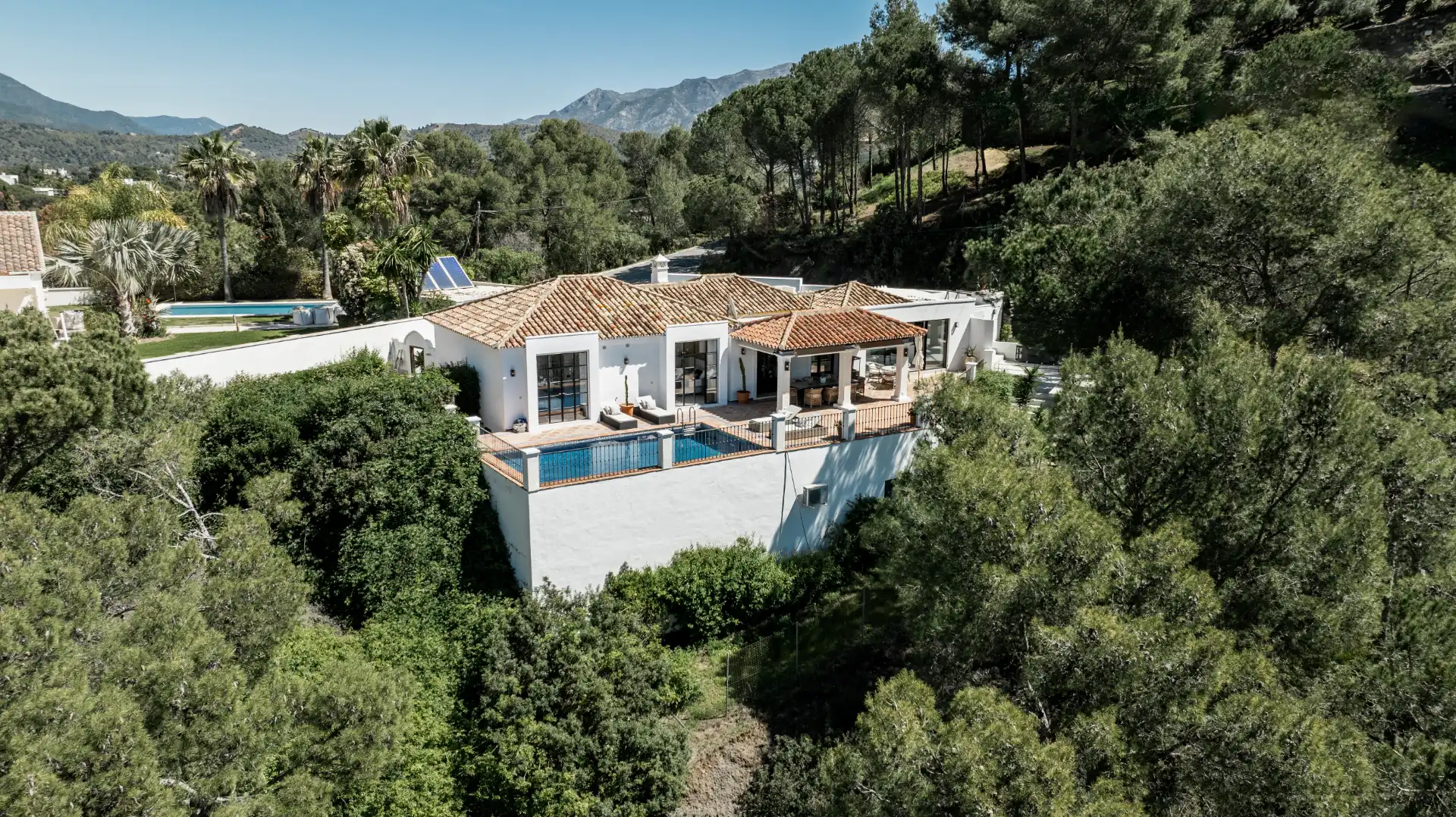 Chalet con piscina en venta en Benahavís pueblo
