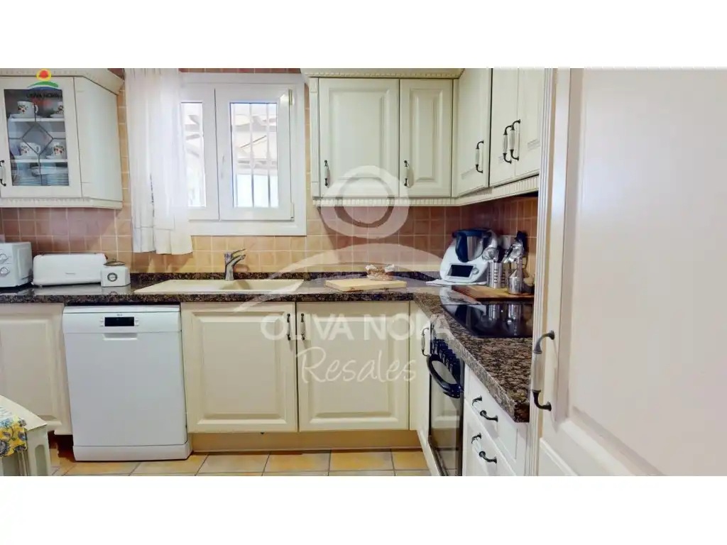 Cocina de Casa o chalet en venta en Oliva con Jardín privado