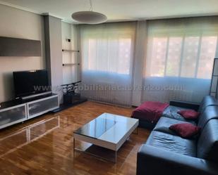 Sala d'estar de Dúplex en venda en  Logroño amb Calefacció, Parquet i Terrassa