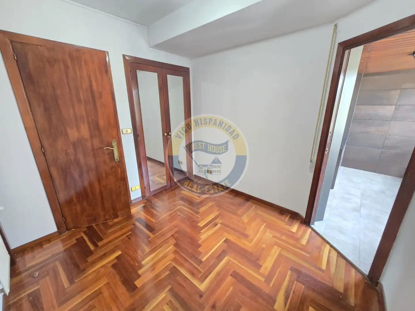 Piso de alquiler en Vigo  con Calefacción, Parquet y Balcón