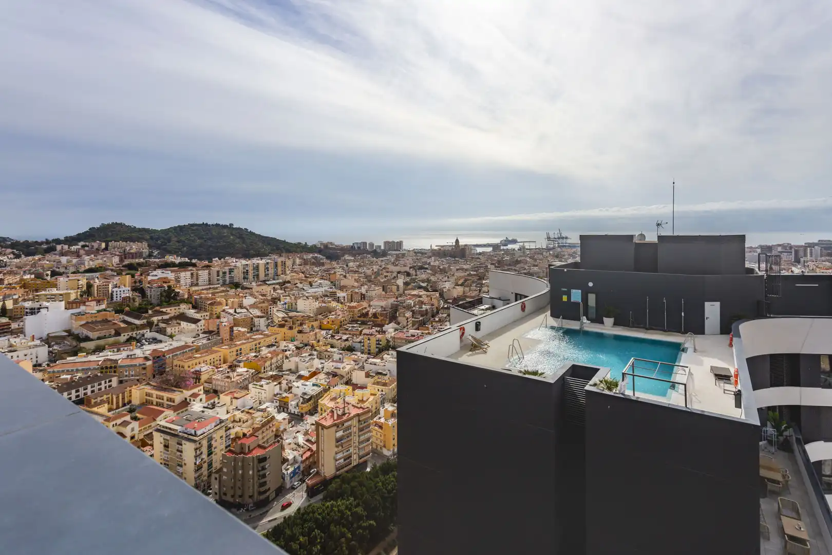 Schwimmbecken von Wohnung zum Verkauf in Málaga mit Schwimmbad und Gemeinschaftspool