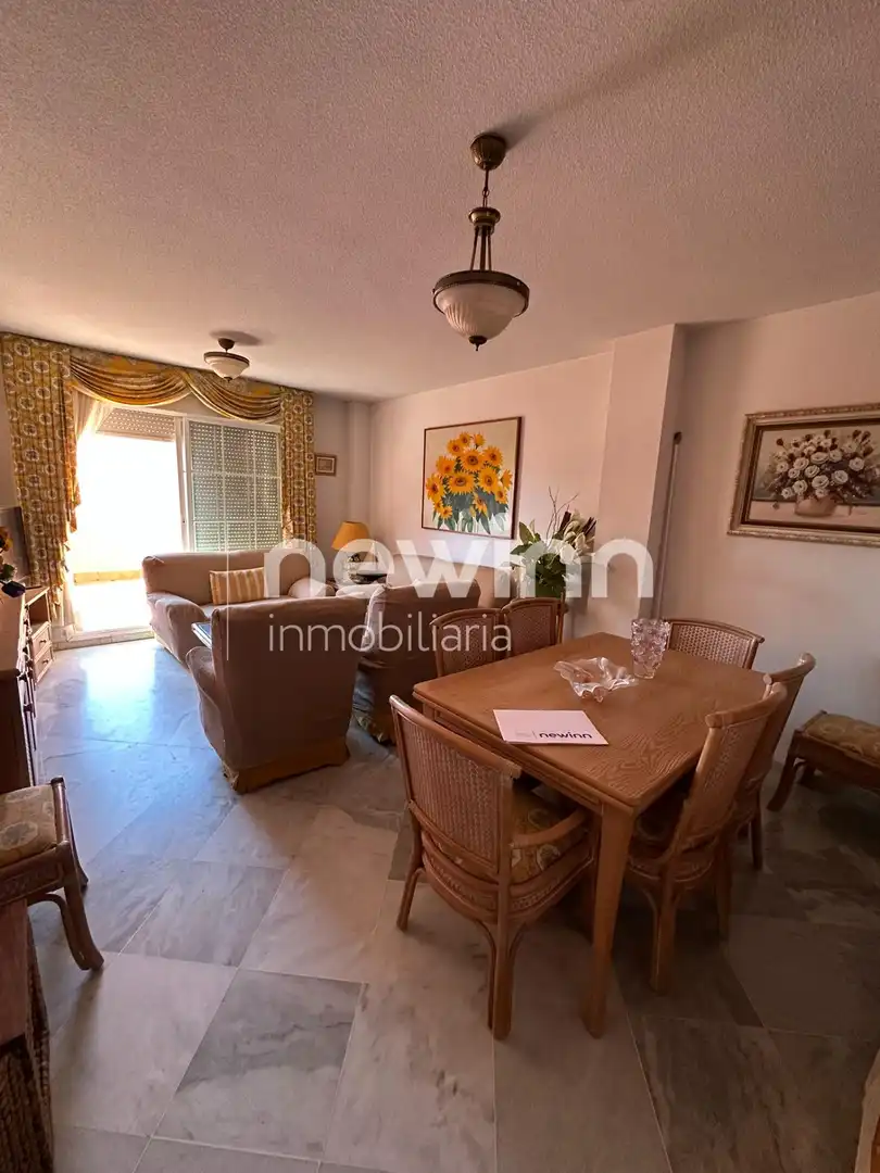 Wohnzimmer von Wohnung zum Verkauf in Marbella mit Klimaanlage, Heizung und Privatgarten