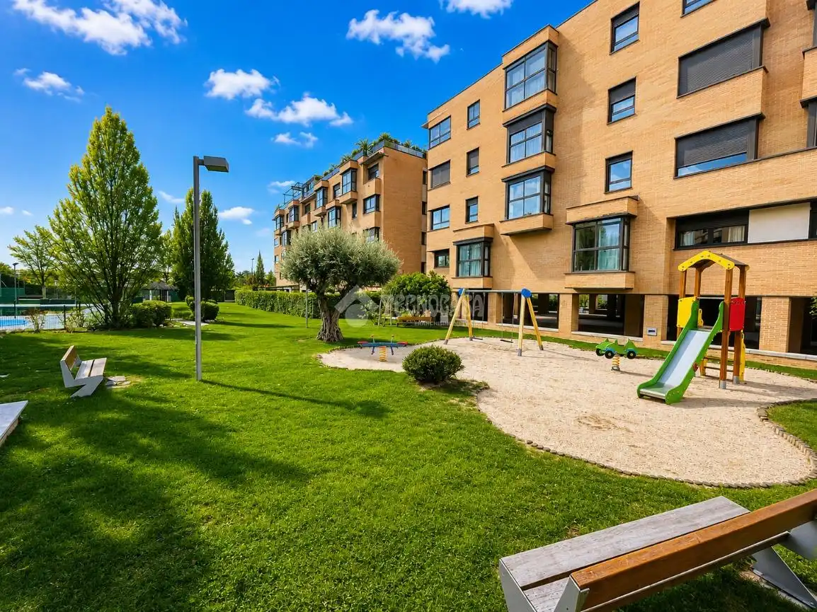 Exterior view of Flat for sale in Madrid  with Air Conditioner and Community pool