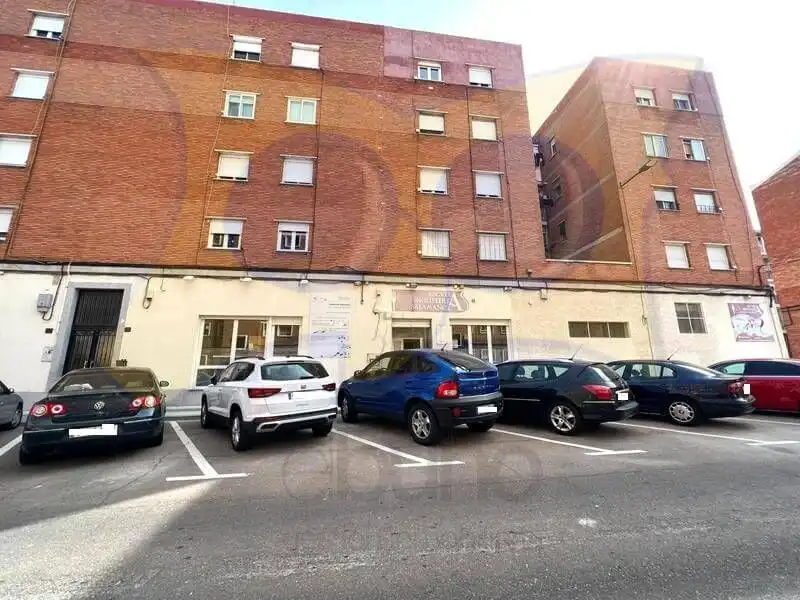 Local comercial de lloguer a San Bernardo - Carmelitas - Campus