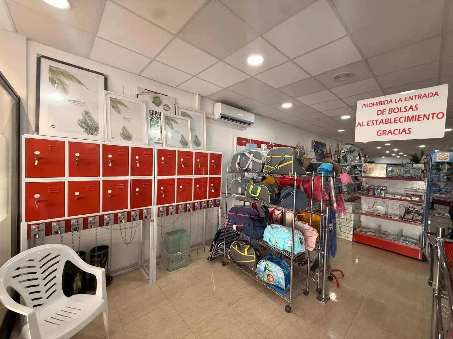 Business premises for sale in La Carlota, imagen 13