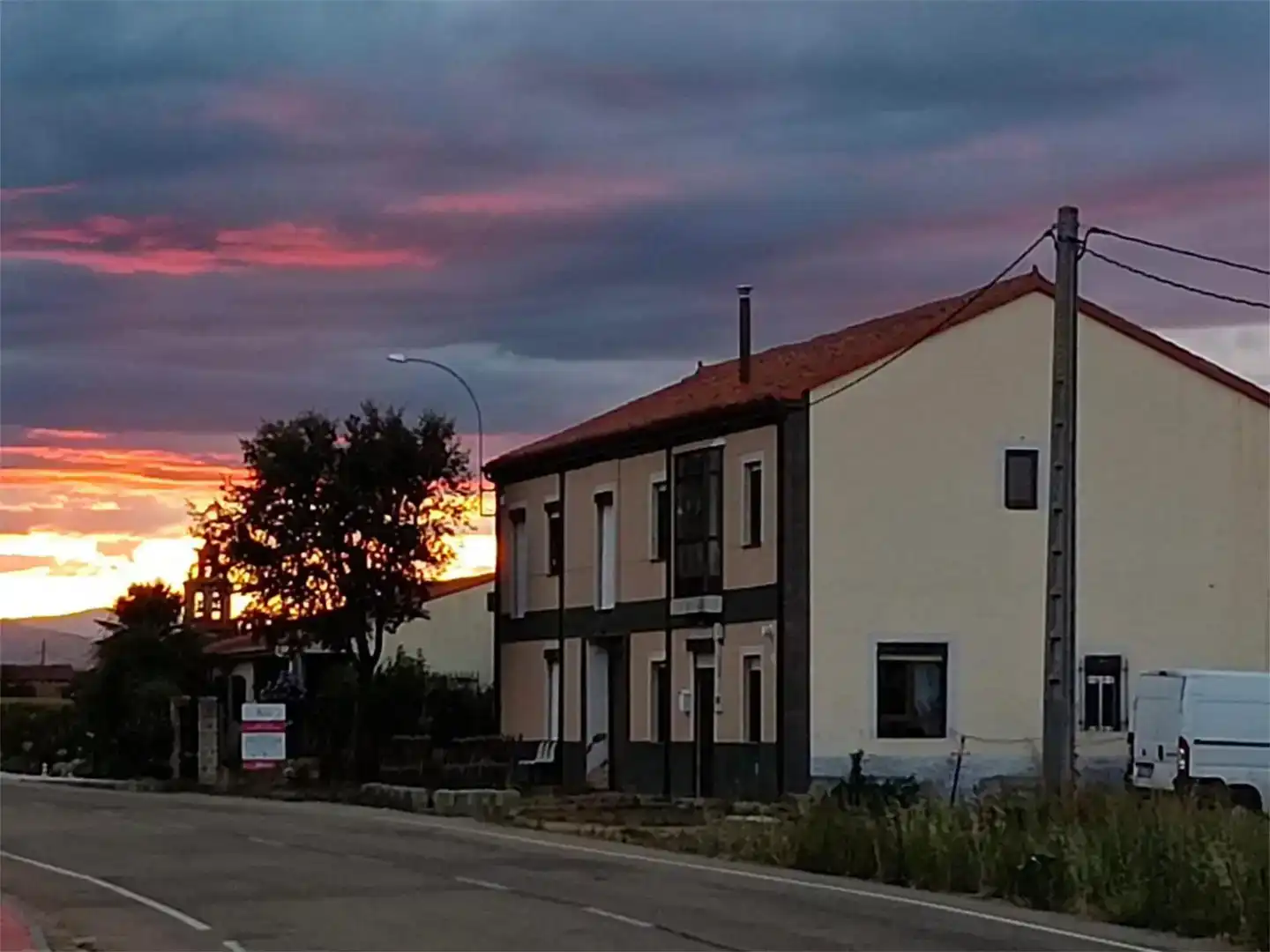 Vista exterior de Casa o chalet en venta en Villamontán de la Valduerna con Jardín privado, Trastero y Amueblado