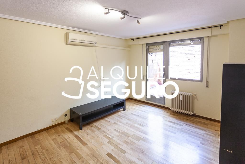 Living room of Flat to rent in  Madrid Capital  with Air Conditioner, Heating and Terrace