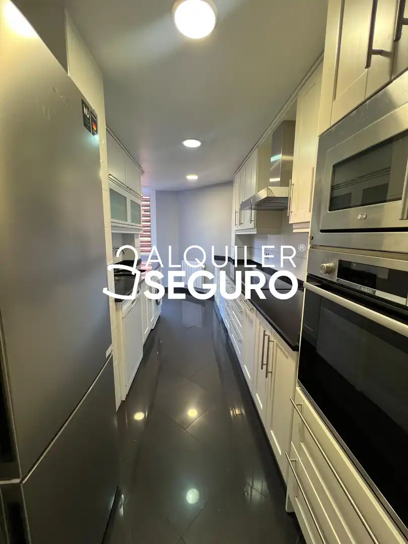 Kitchen of Flat for rent in Tres Cantos  with Air Conditioner and Heating