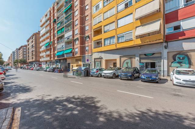 Local comercial en Venta en C/ Almazora en Avenida de Valencia - Avenida de Casalduch