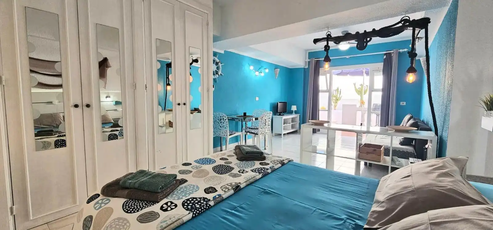 Habitación de Estudio en venta en Arona con Terraza, Amueblado y Piscina comunitaria