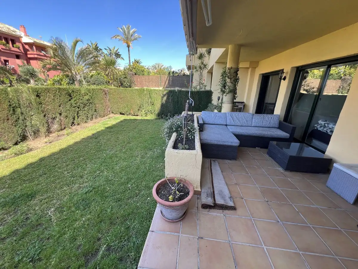 Jardí de Apartament en venda en Estepona amb Aire condicionat, Moblat i TV