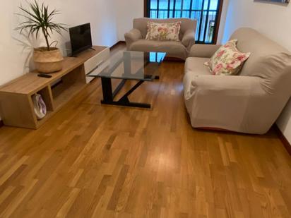 Sala d'estar de Pis en venda en Pontevedra Capital  amb Calefacció, Parquet i Terrassa