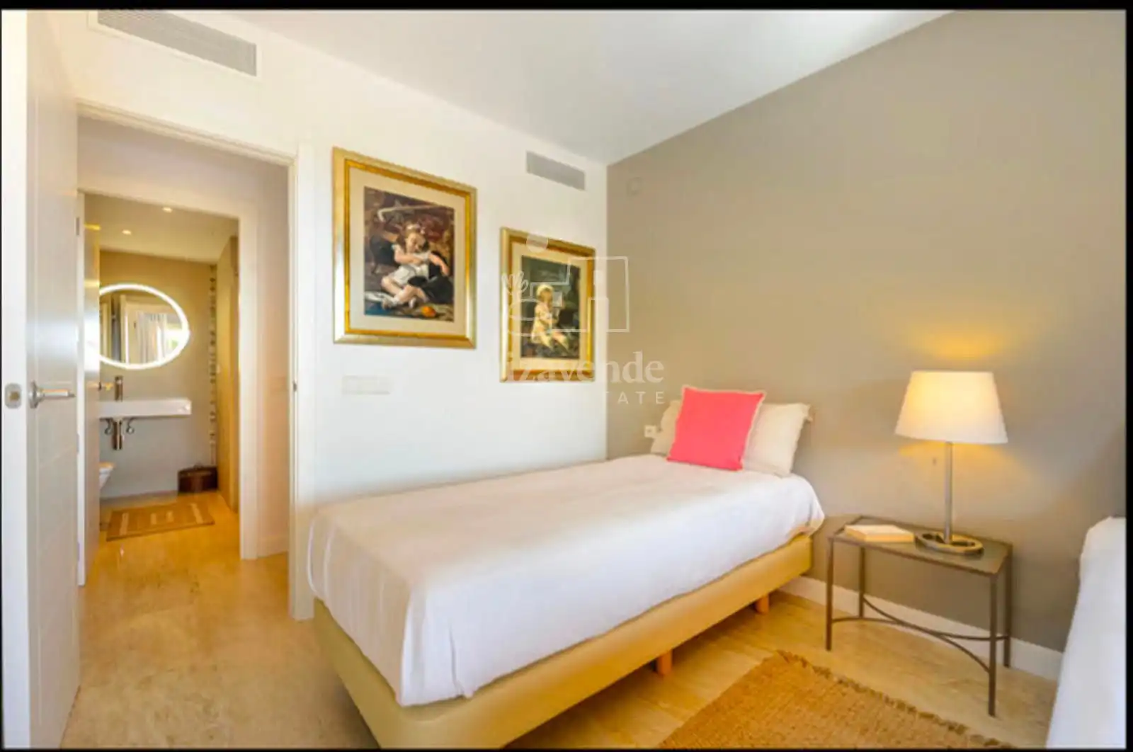 Flat for sale in Paris, Roca Llisa
