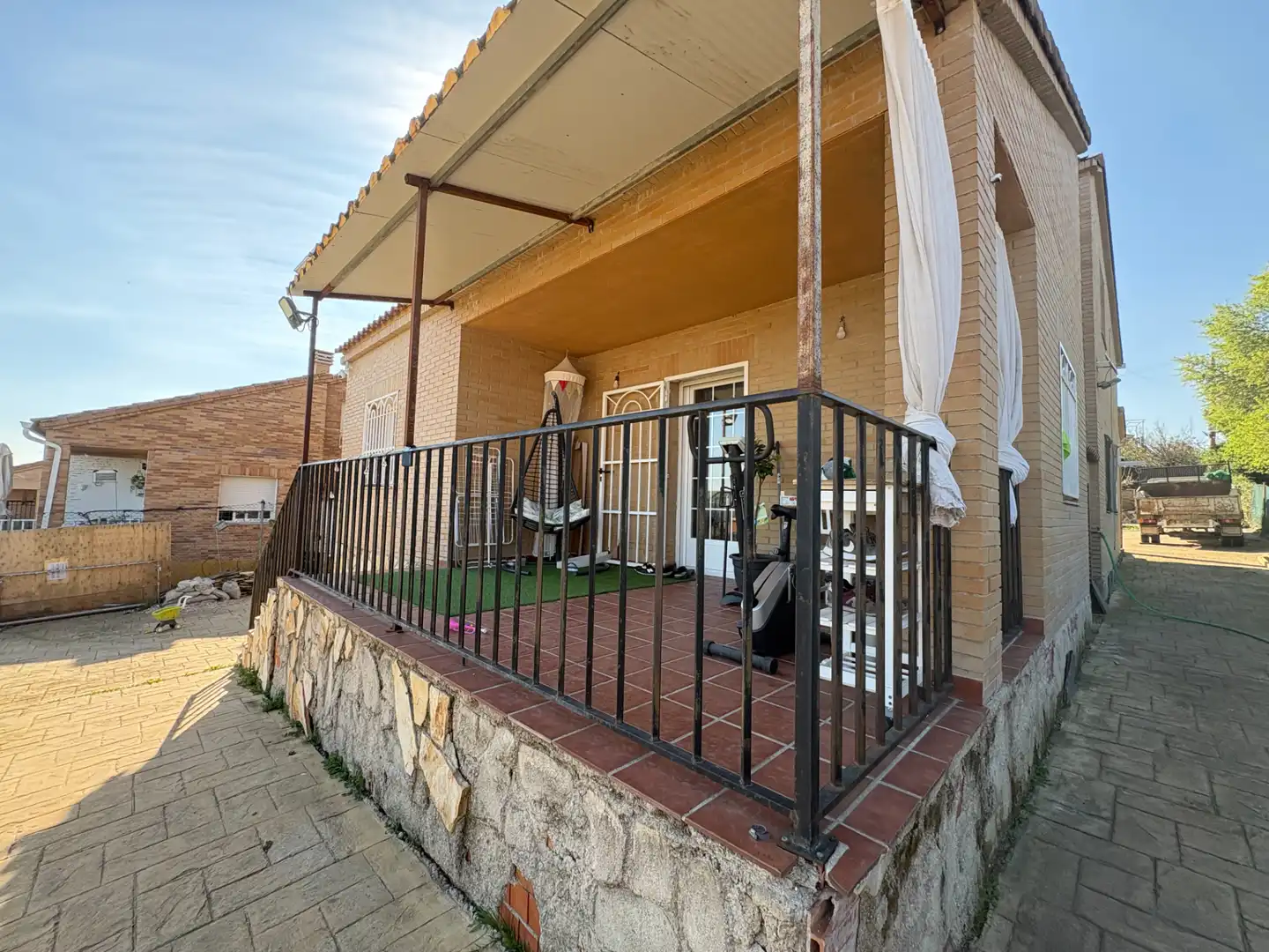 Balcony of Houses for sale in El Viso de San Juan  with Air Conditioner, Private garden and Parquet flooring