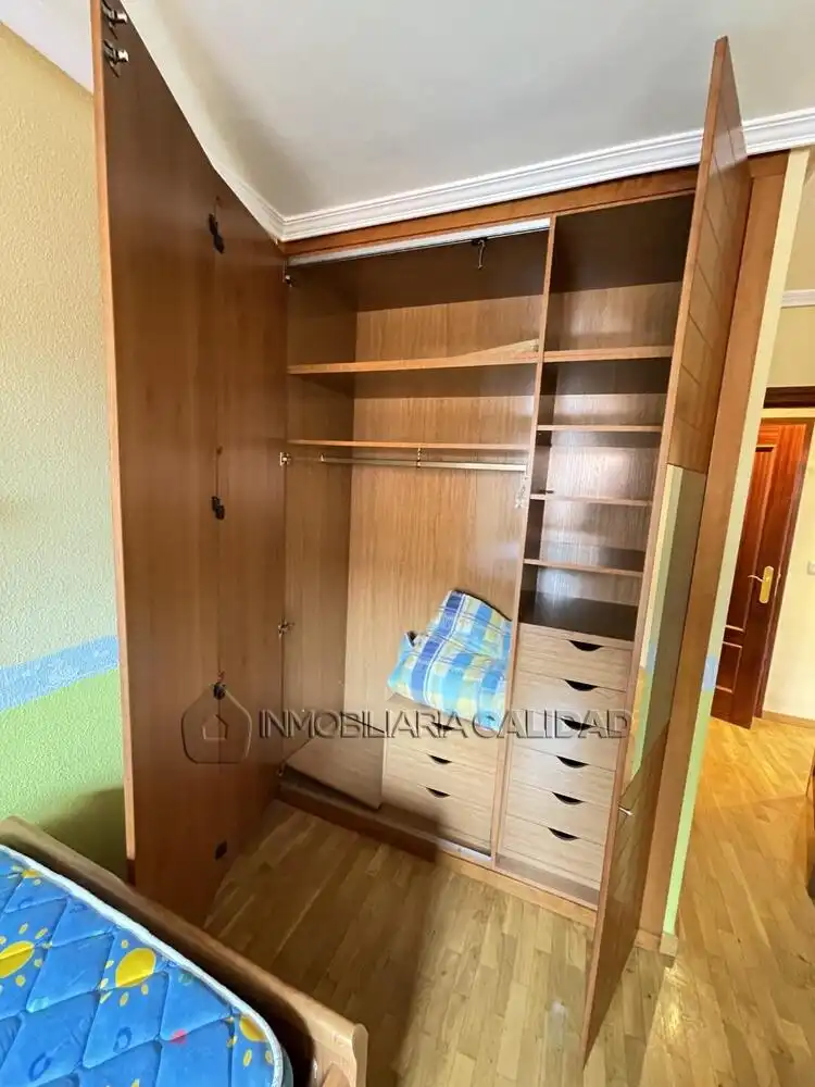 Habitación de Piso de alquiler en Burgos con Calefacción, Trastero y Amueblado