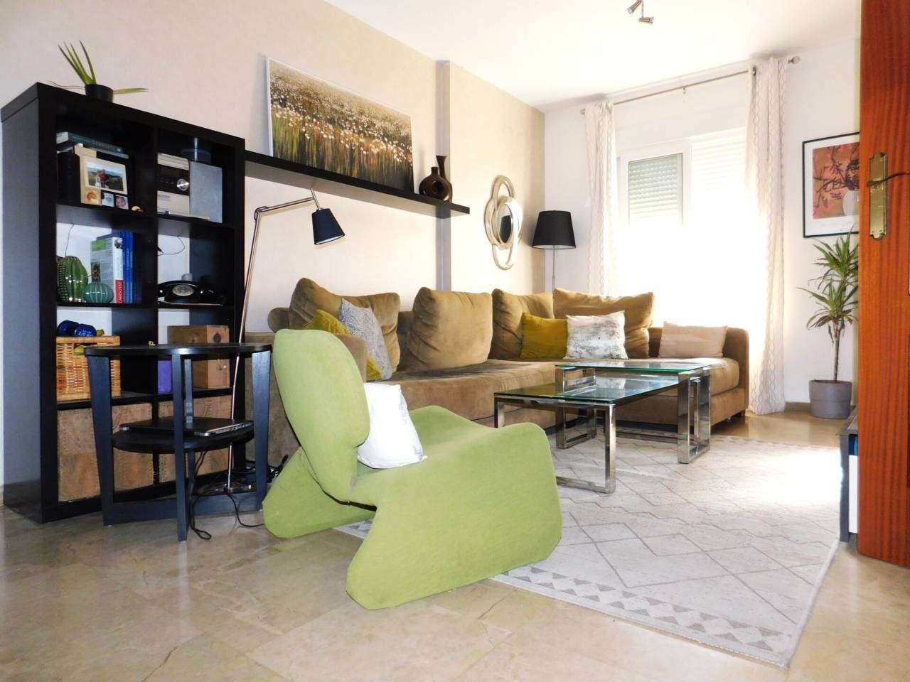 Sala d'estar de Casa o xalet en venda en Puerto Real amb Aire condicionat, Jardí privat i Terrassa