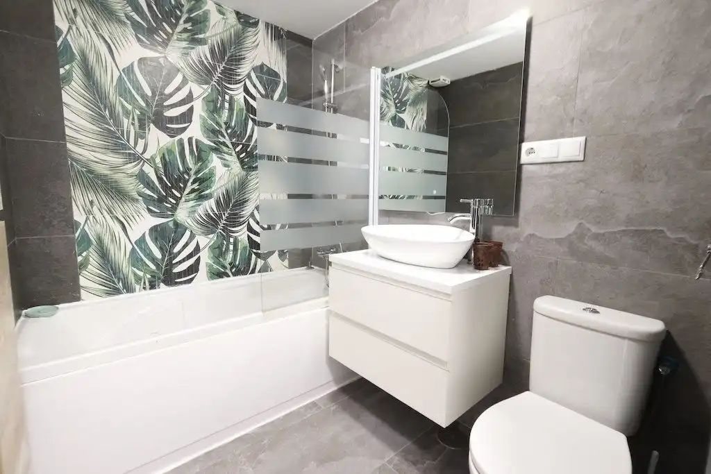Bany de Apartament en venda en Torrevieja amb Terrassa i Piscina comunitària