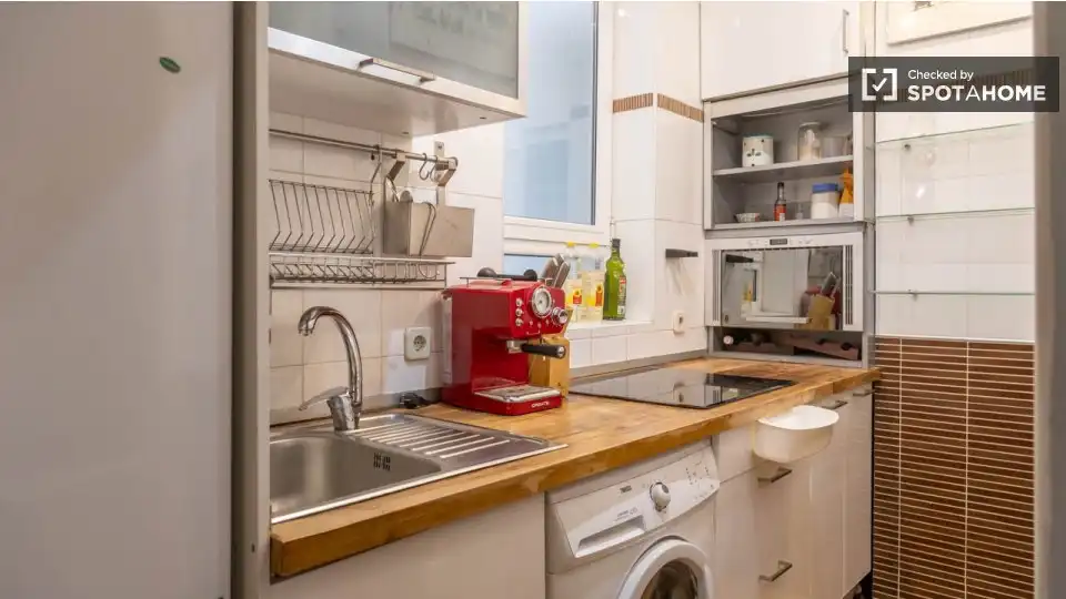 Kitchen of Flat for rent in Madrid  with Air Conditioner, Heating and Furnished