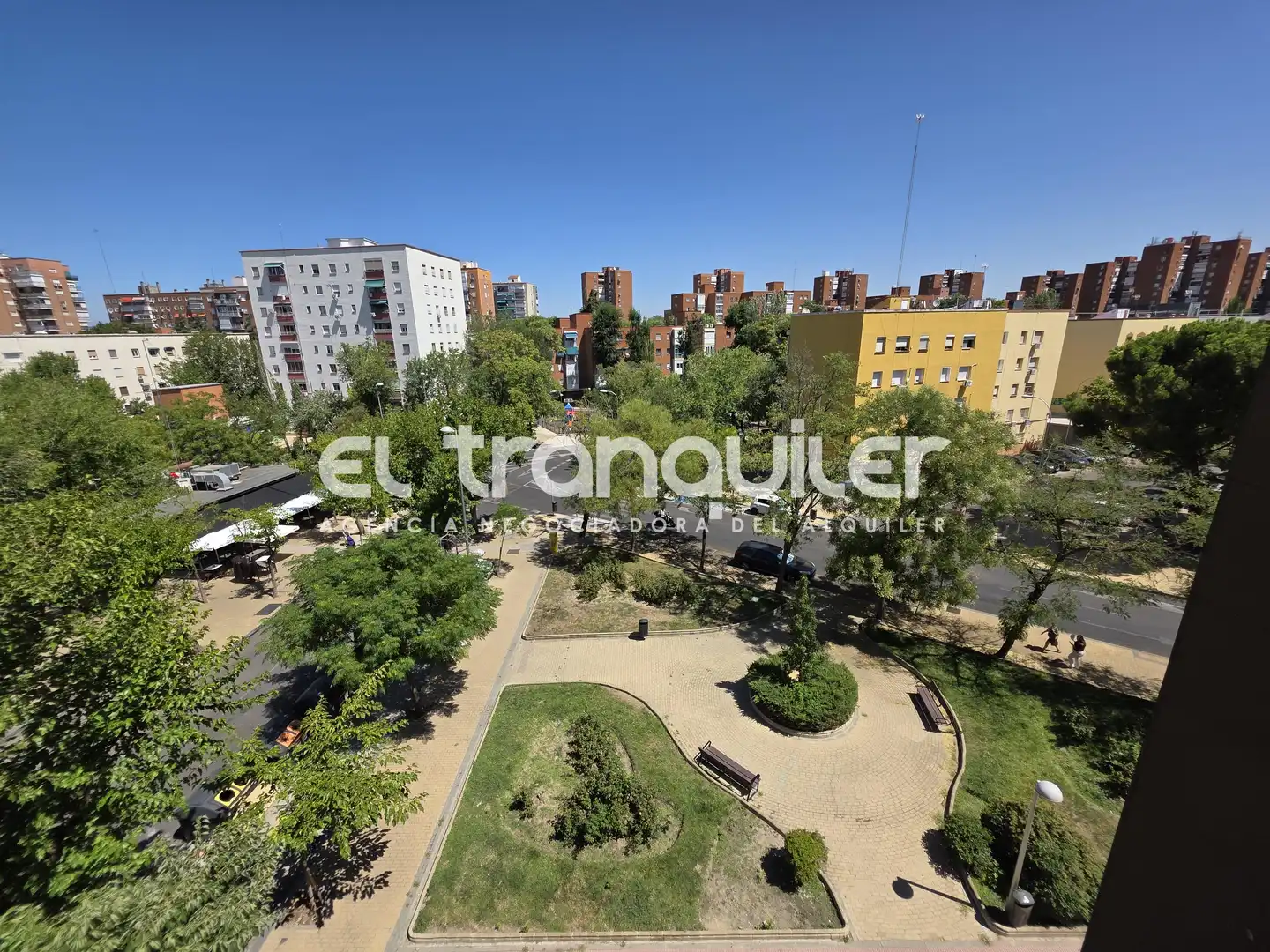 Vista exterior de Pis de lloguer en Madrid amb Terrassa, Moblat i Es permeten mascotes