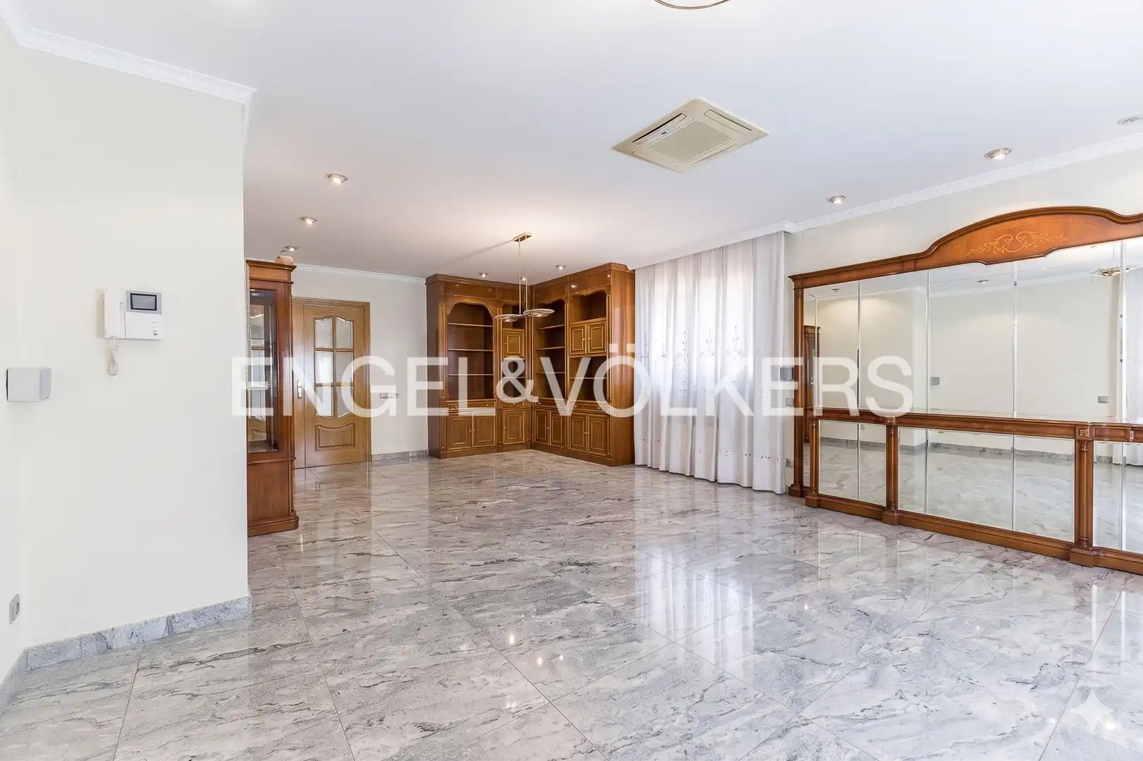 Comedor de Casa o chalet en venta en Molins de Rei con Aire acondicionado, Calefacción y Jardín privado
