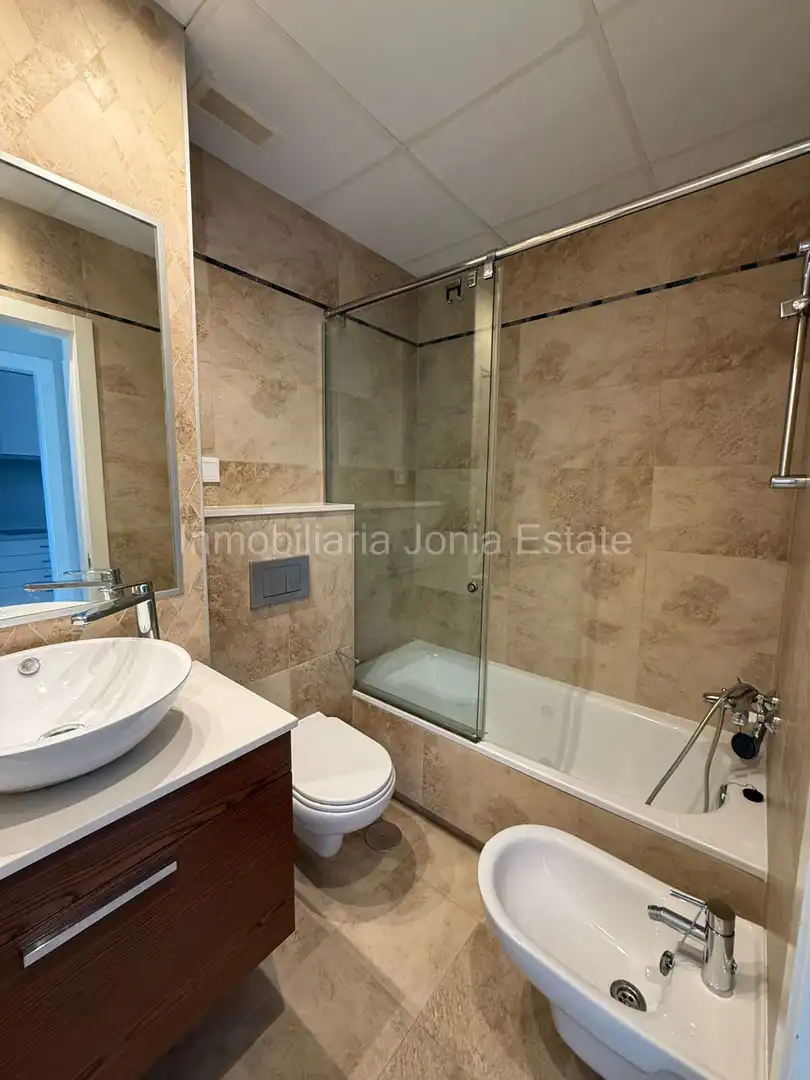 Bany de Apartament de lloguer en Villajoyosa / La Vila Joiosa amb Aire condicionat, Jardí privat i Terrassa