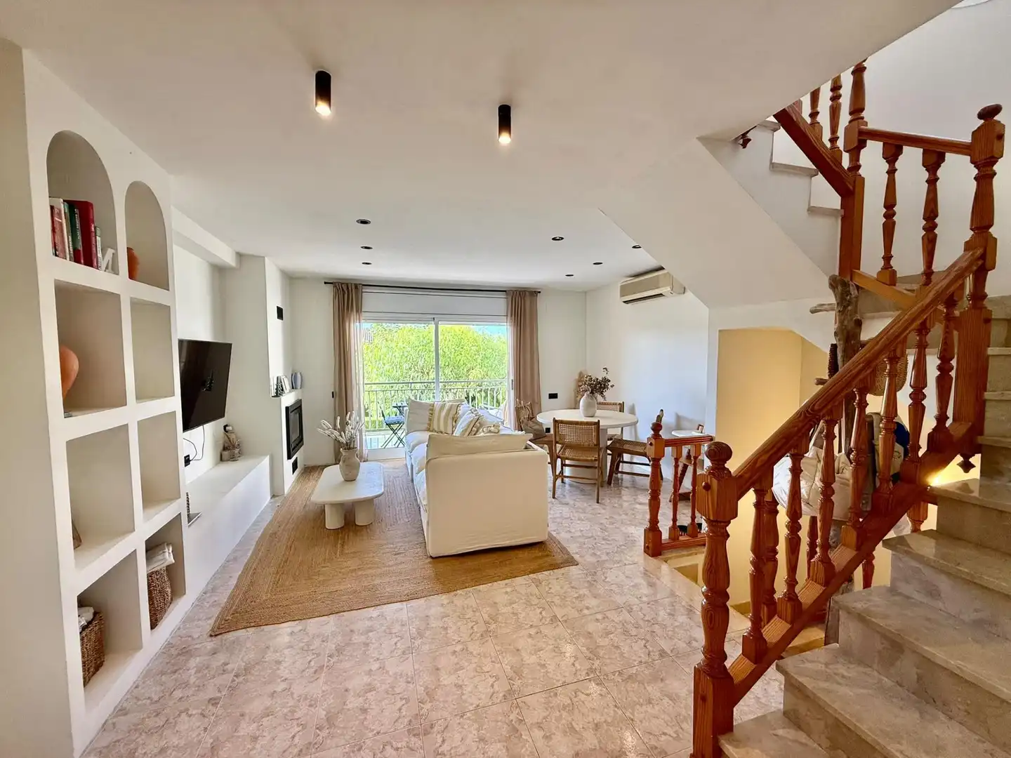 Sala de estar de Casa adosada en venta en Calafell con Aire acondicionado, Calefacción y Terraza
