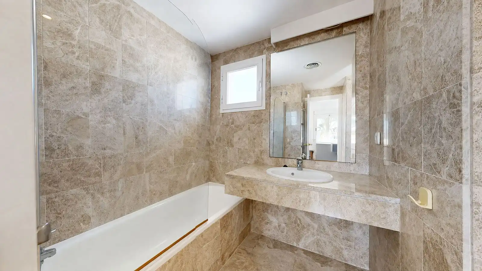 Bathroom of Attic for sale in Marbella  with Air Conditioner, Terrace and Furnished