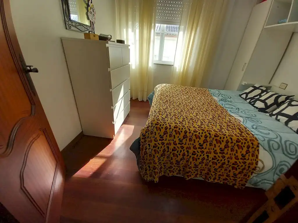 Schlafzimmer von Wohnung zum Verkauf in A Pobra do Caramiñal mit Möbliert