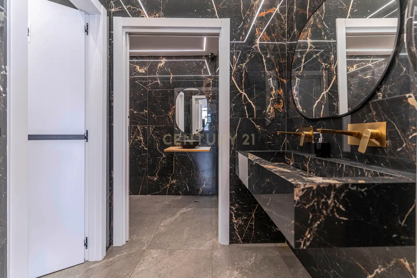 Baño de Local en traspaso en Granada con Aire acondicionado