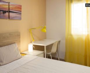 Bedroom of Flat to share in  Madrid Capital  with Air Conditioner and Terrace