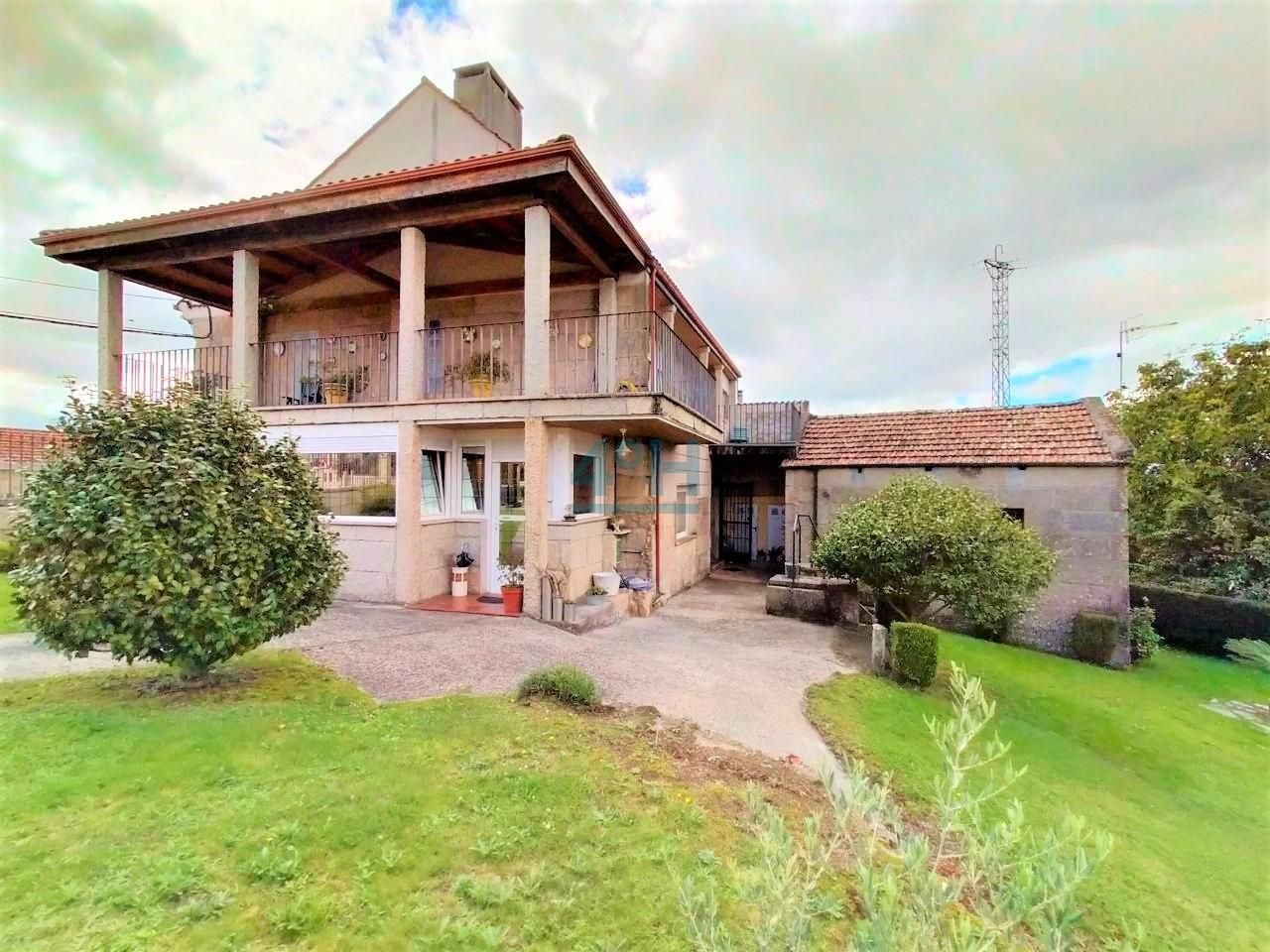 Vista exterior de Casa o xalet en venda en Amoeiro amb Calefacció, Jardí privat i Terrassa