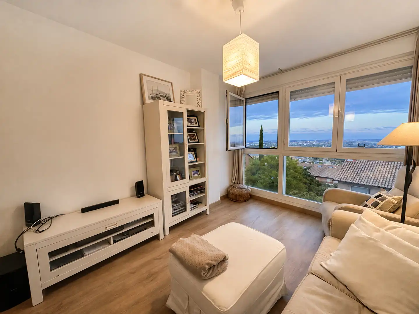 Sala de estar de Piso para compartir en Torrelodones con Aire acondicionado, Calefacción y Amueblado