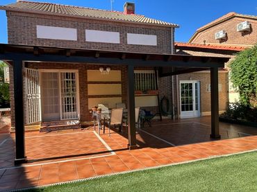 Xalet amb jardí en venda a Calle Ariston