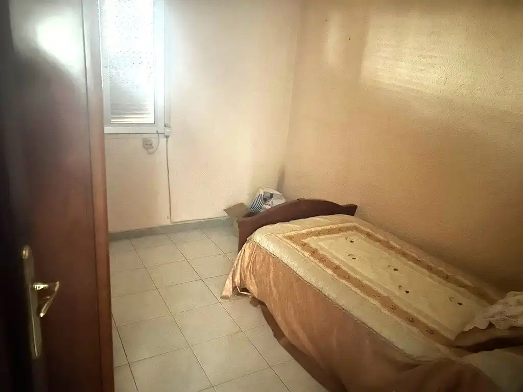 Dormitori de Apartament en venda en Zaragoza amb Forn i Rentadora