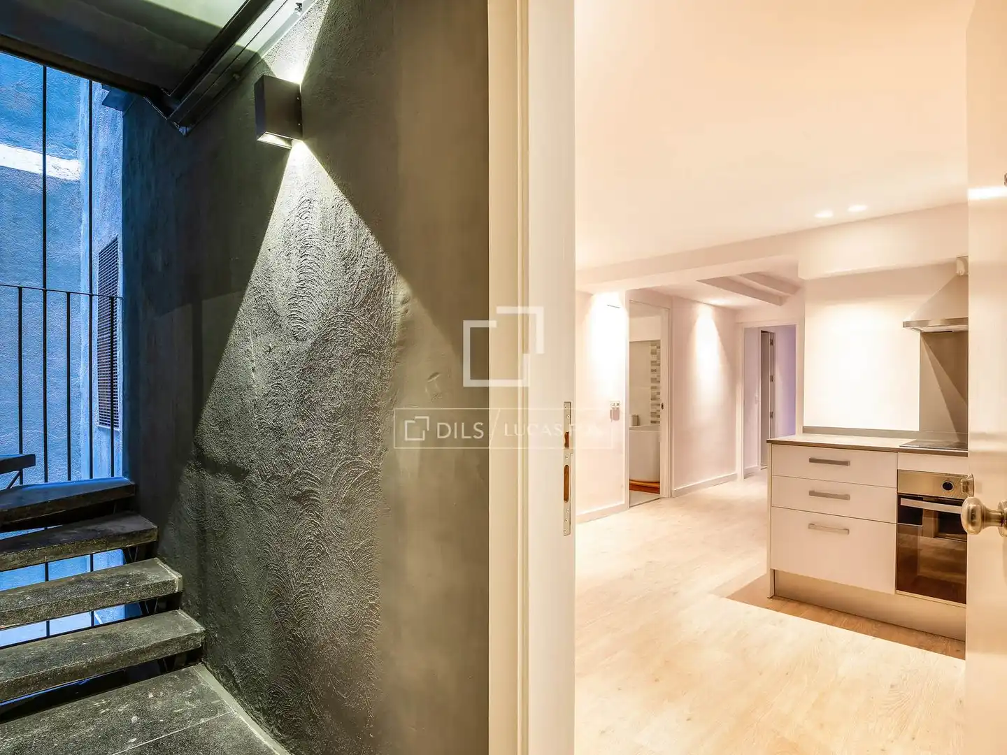 Wohnung zum Verkauf in Barcelona mit Klimaanlage und Terrasse