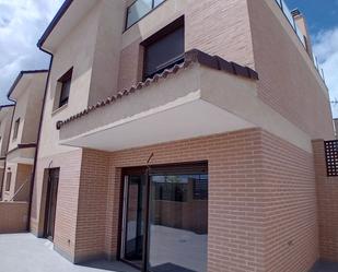 Vista exterior de Casa o xalet de lloguer en Colmenar Viejo amb Calefacció, Terrassa i Traster
