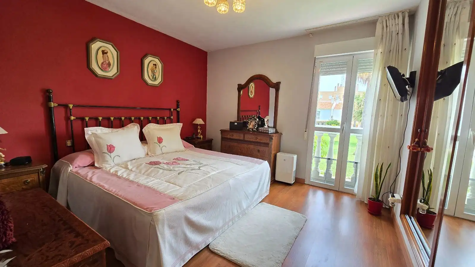 Schlafzimmer von Einfamilien-Reihenhaus zum Verkauf in Málaga mit Klimaanlage, Heizung und Schwimmbad