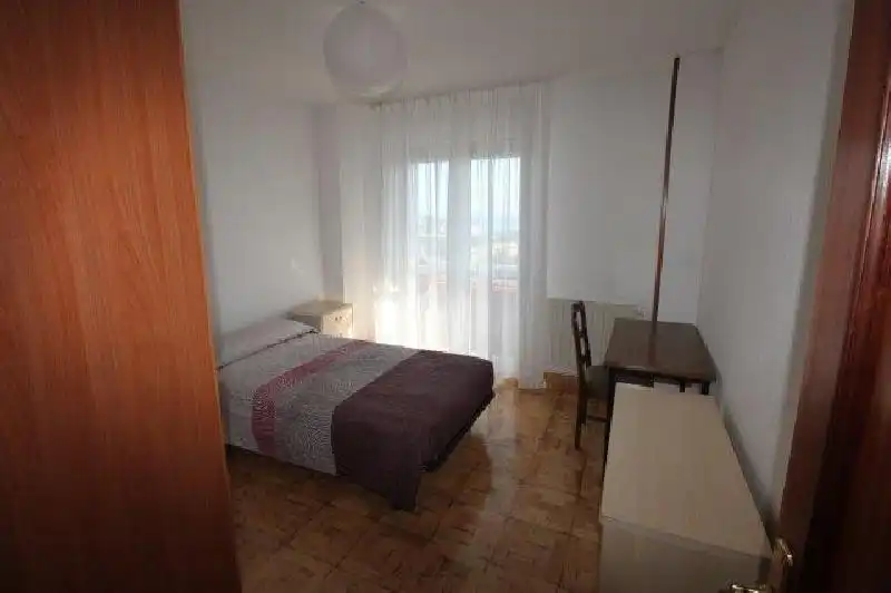 Dormitori de Àtic de lloguer en Santander amb Calefacció, Jardí privat i Parquet