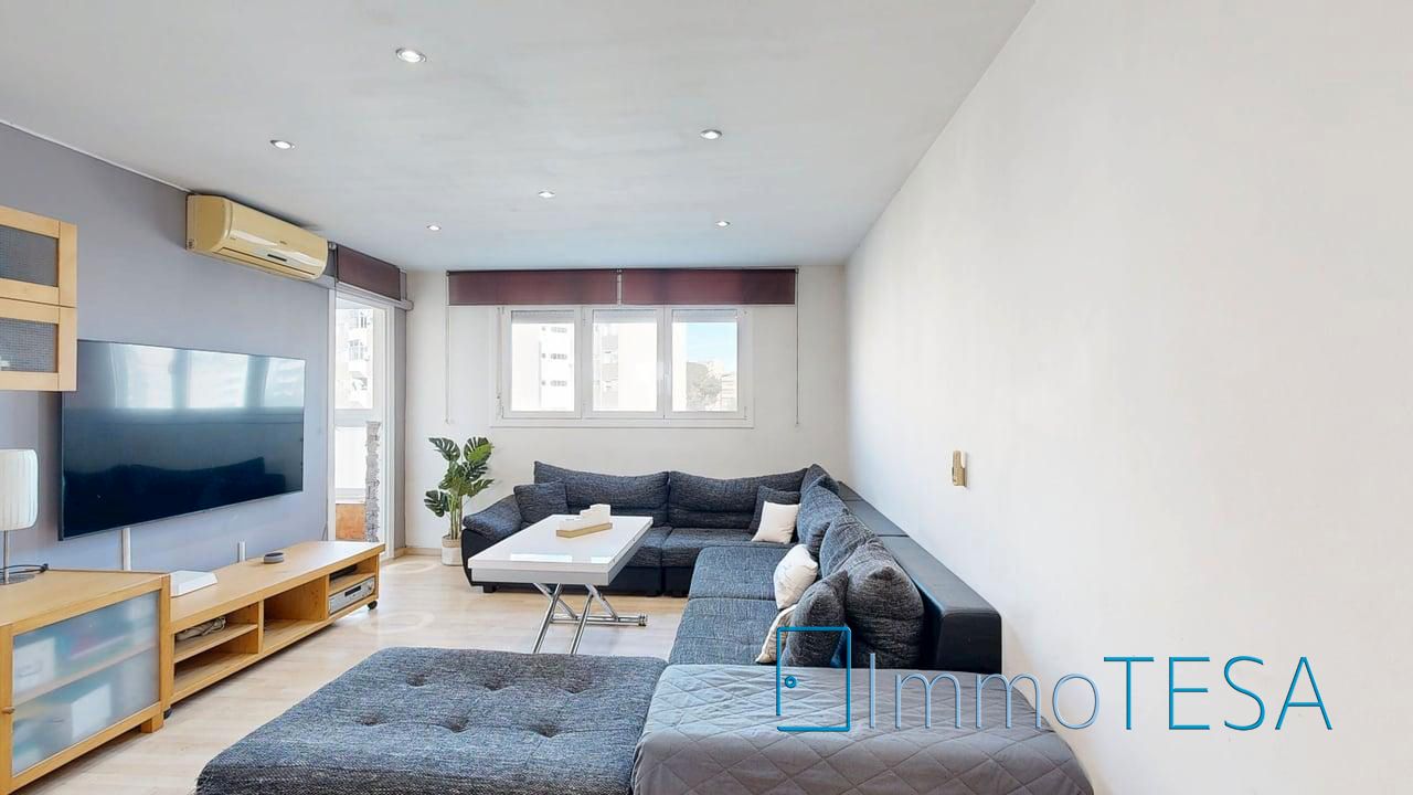 Living room of Flat for sale in Badia del Vallès  with Air Conditioner, Parquet flooring and Furnished