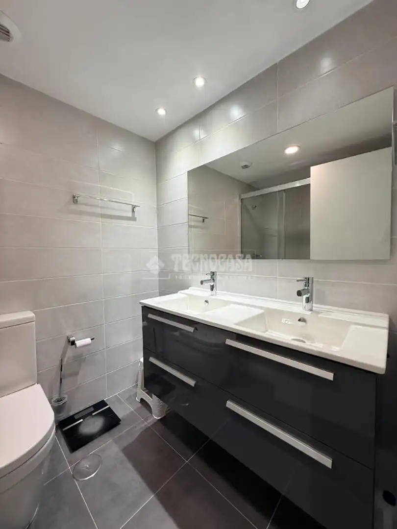 Baño de Piso en venta en Getafe con Aire acondicionado, Calefacción y Terraza