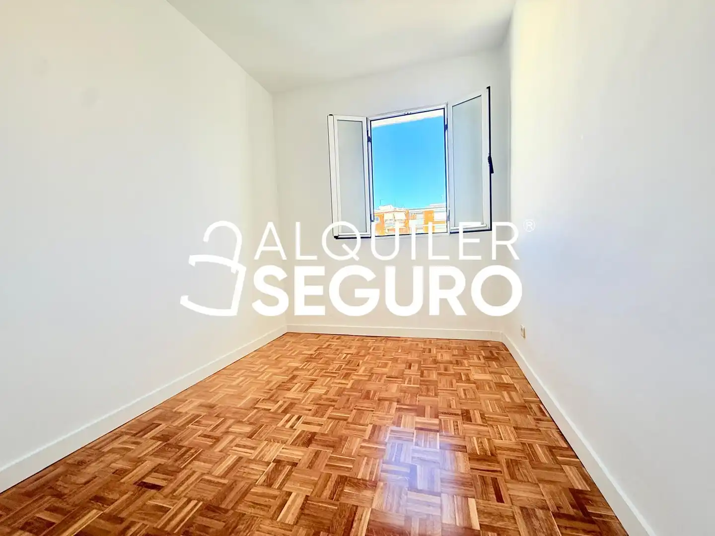 Piso con ascensor en alquiler en de Fernández de los Ríos, imagen 2