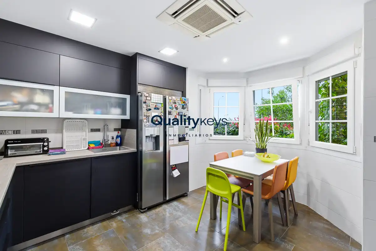 Cocina de Casa o chalet en venta en Madrid con Aire acondicionado, Calefacción y Jardín privado